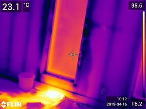 Image thermique d'infiltration d'eau au pourtour des fenêtres